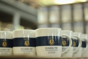 โรงงานแก้วเซรามิค - 318 แก้วเซรามิคสกรีนโลโก้ Harrow จากผลงานการผลิต